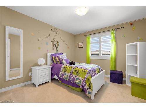 6608 Flora Court, Niagara Falls, ON - Indoor Photo Showing Bedroom