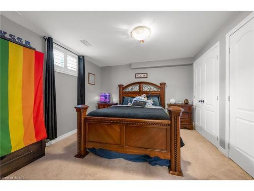 6608 Flora Court, Niagara Falls, ON - Indoor Photo Showing Bedroom