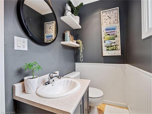 221 Phipps Street, Fort Erie, ON - Indoor Photo Showing Bathroom