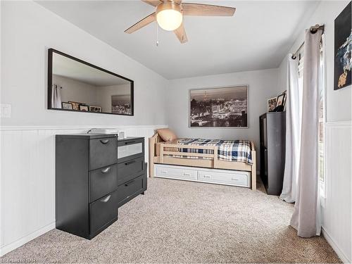 221 Phipps Street, Fort Erie, ON - Indoor Photo Showing Bedroom