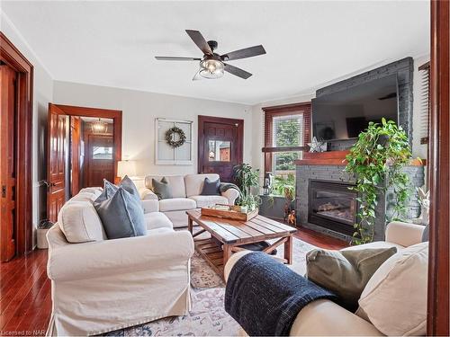 221 Phipps Street, Fort Erie, ON - Indoor Photo Showing Living Room With Fireplace