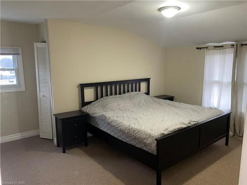 64 Wilton Avenue, Welland, ON - Indoor Photo Showing Bedroom