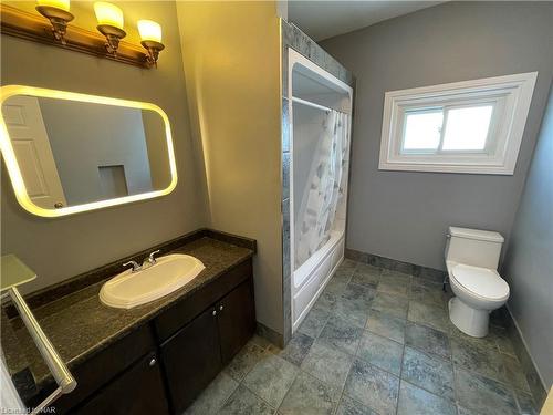 53 Albert Street W, Thorold, ON - Indoor Photo Showing Bathroom