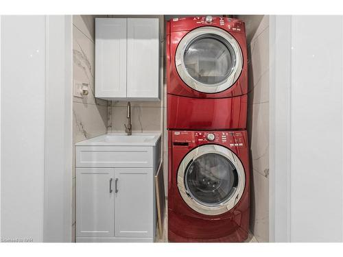 12-1 Lakeside Drive, St. Catharines, ON - Indoor Photo Showing Laundry Room