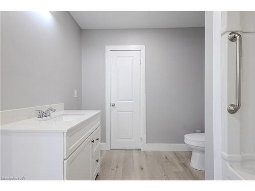109 Queenston Boulevard, Fort Erie, ON - Indoor Photo Showing Bathroom