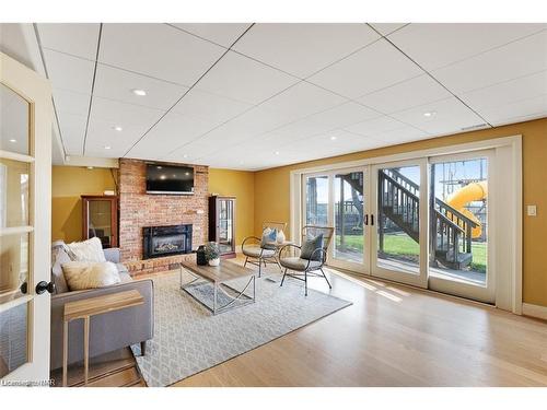 35 Clearview Heights, St. Catharines, ON - Indoor With Fireplace