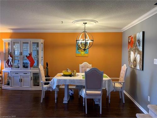 7800 Yvette Crescent, Niagara Falls, ON - Indoor Photo Showing Dining Room