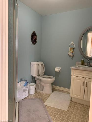 7800 Yvette Crescent, Niagara Falls, ON - Indoor Photo Showing Bathroom