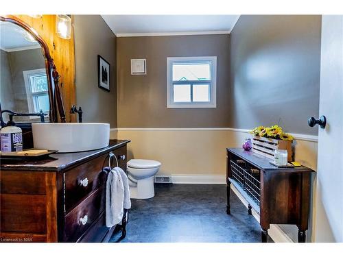 55 Smith Street, Welland, ON - Indoor Photo Showing Bathroom