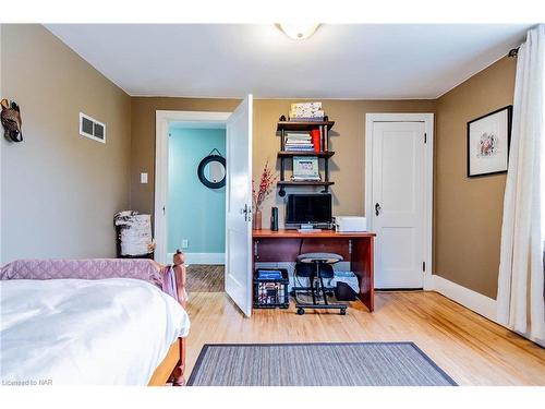 55 Smith Street, Welland, ON - Indoor Photo Showing Bedroom