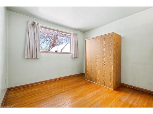 142 Champlain Drive, Fort Erie, ON - Indoor Photo Showing Other Room