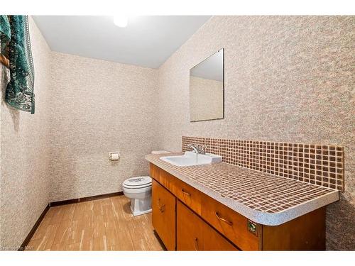 142 Champlain Drive, Fort Erie, ON - Indoor Photo Showing Bathroom