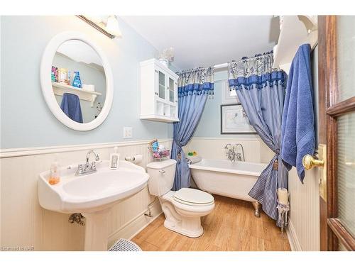 280 Rosewood Avenue, Fort Erie, ON - Indoor Photo Showing Bathroom
