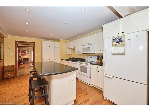 280 Rosewood Avenue, Fort Erie, ON - Indoor Photo Showing Kitchen