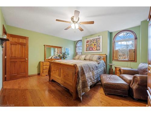 695 Grandview Road, Fort Erie, ON - Indoor Photo Showing Bedroom