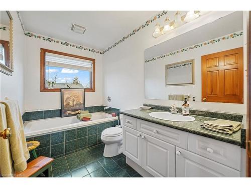 695 Grandview Road, Fort Erie, ON - Indoor Photo Showing Bathroom