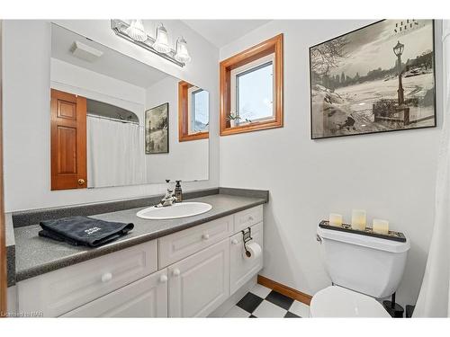 695 Grandview Road, Fort Erie, ON - Indoor Photo Showing Bathroom