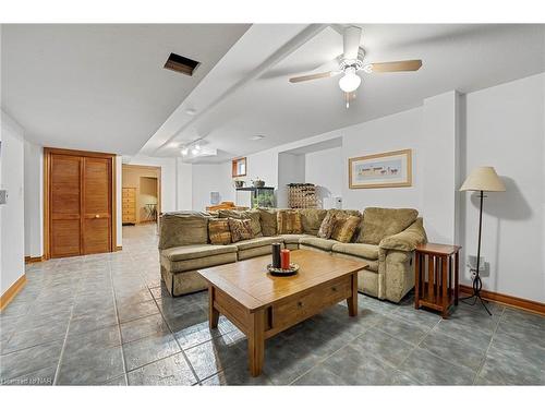 695 Grandview Road, Fort Erie, ON - Indoor Photo Showing Living Room