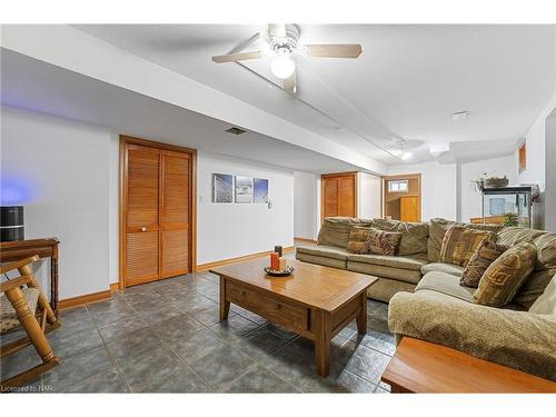 695 Grandview Road, Fort Erie, ON - Indoor Photo Showing Living Room