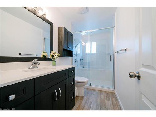 10 Dixie Avenue, Niagara-On-The-Lake, ON - Indoor Photo Showing Bathroom