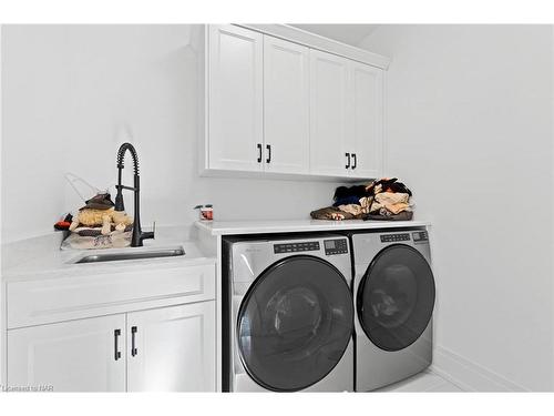 6374 Lucia Drive, Niagara Falls, ON - Indoor Photo Showing Laundry Room