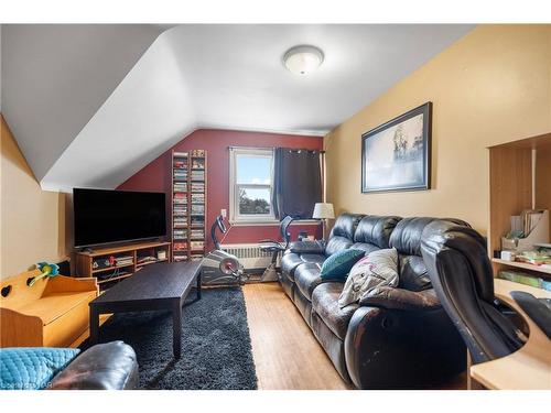 496 Carlton Street, St. Catharines, ON - Indoor Photo Showing Living Room