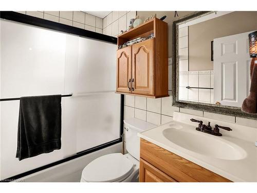6136 Sidney Street, Niagara Falls, ON - Indoor Photo Showing Bathroom