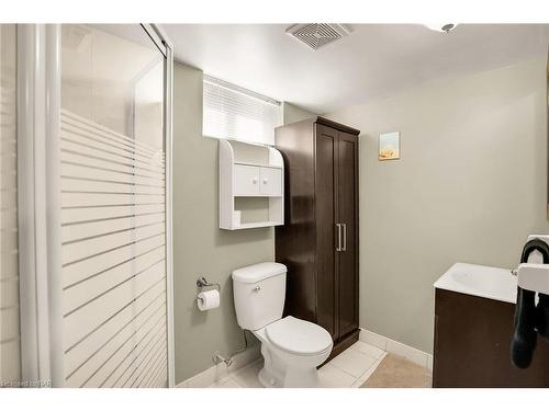 6136 Sidney Street, Niagara Falls, ON - Indoor Photo Showing Bathroom