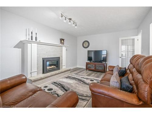 6 Fern Gate, Fonthill, ON - Indoor Photo Showing Living Room With Fireplace