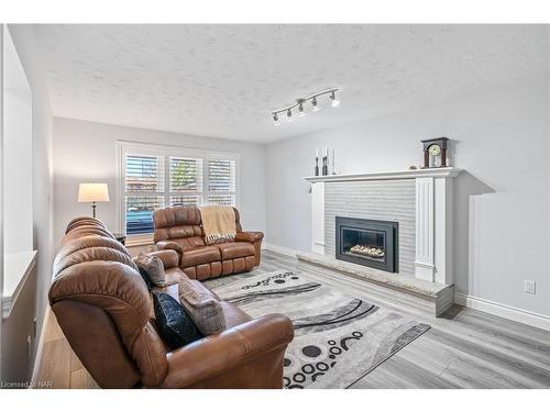 6 Fern Gate, Fonthill, ON - Indoor Photo Showing Living Room With Fireplace