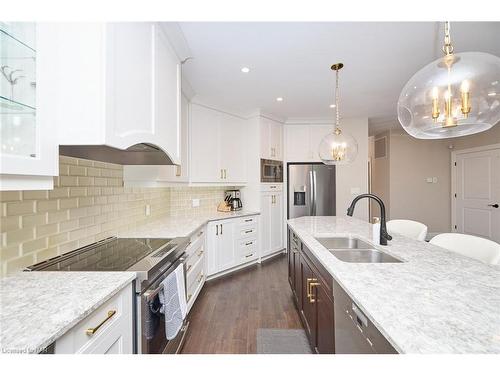 50 Aberdeen Lane S, Niagara-On-The-Lake, ON - Indoor Photo Showing Kitchen With Double Sink With Upgraded Kitchen