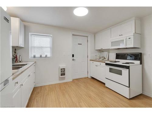 29 Lincoln Avenue, St. Catharines, ON - Indoor Photo Showing Kitchen