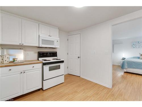 29 Lincoln Avenue, St. Catharines, ON - Indoor Photo Showing Kitchen