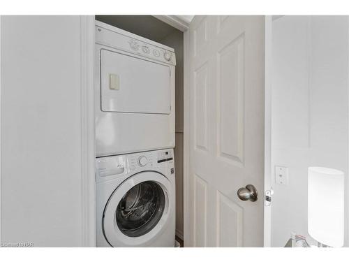 29 Lincoln Avenue, St. Catharines, ON - Indoor Photo Showing Laundry Room
