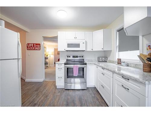 365 Oxford Avenue, Crystal Beach, ON - Indoor Photo Showing Kitchen