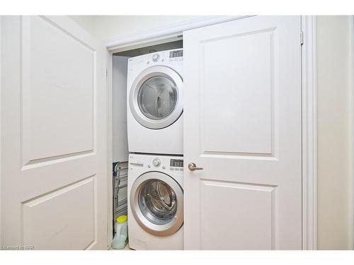 113-4644 Pettit Avenue, Niagara Falls, ON - Indoor Photo Showing Laundry Room