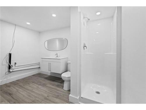 178 Bertie Street, Fort Erie, ON - Indoor Photo Showing Bathroom