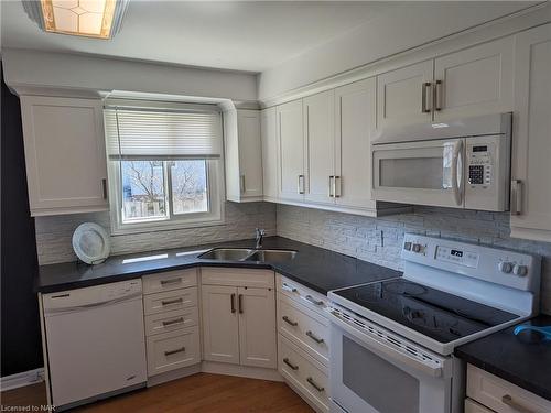 43 Greystone Crescent, St. Catharines, ON - Indoor Photo Showing Kitchen With Double Sink