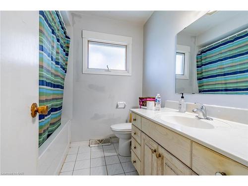 54 Burness Drive, St. Catharines, ON - Indoor Photo Showing Bathroom