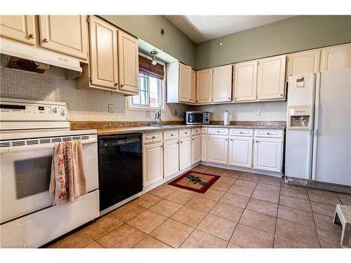 11 King Street, Thorold, ON - Indoor Photo Showing Kitchen