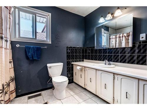 11 King Street, Thorold, ON - Indoor Photo Showing Bathroom