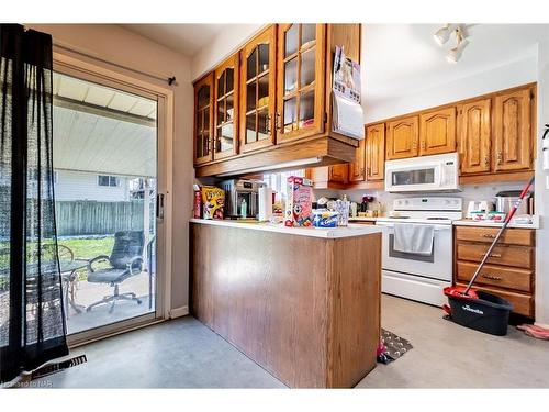 54 Burness Drive, St. Catharines, ON - Indoor Photo Showing Kitchen