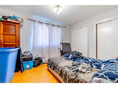 54 Burness Drive, St. Catharines, ON - Indoor Photo Showing Bedroom