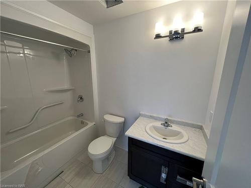 53-4552 Portage Road, Niagara Falls, ON - Indoor Photo Showing Bathroom