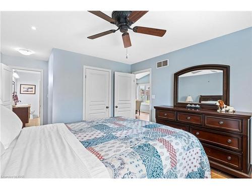 7042 Brittany Court, Niagara Falls, ON - Indoor Photo Showing Bedroom