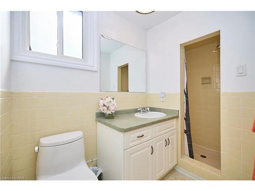 43225 Pettit Road, Wainfleet, ON - Indoor Photo Showing Bedroom