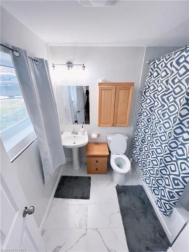 Lower Level-3183 Cattell Drive, Niagara Falls, ON - Indoor Photo Showing Bathroom