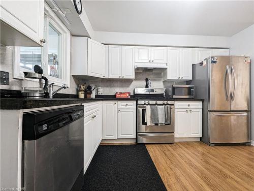 6291 Sherri Avenue, Niagara Falls, ON - Indoor Photo Showing Kitchen