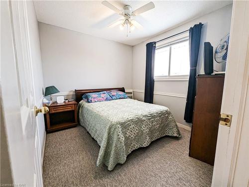 6291 Sherri Avenue, Niagara Falls, ON - Indoor Photo Showing Bedroom