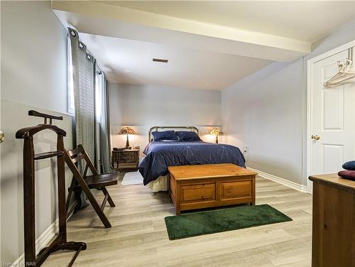 6291 Sherri Avenue, Niagara Falls, ON - Indoor Photo Showing Bedroom